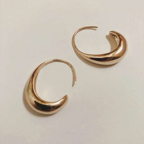 Gold and silver crescent hoop tapered earrings - Picture 3 of 5